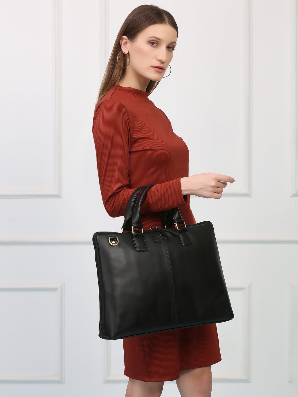Black Leather Crossbody Laptop Bag – Sleek, Stylish & Functional