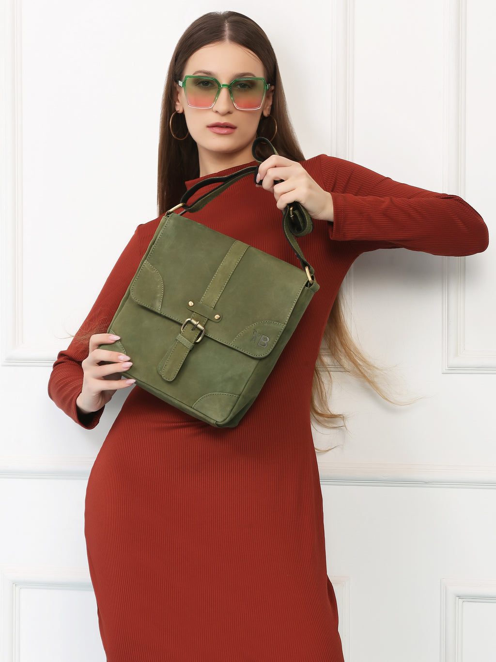 Green Leather Sling Bag: Trendy Design, Practical Convenience, and Ultimate Style
