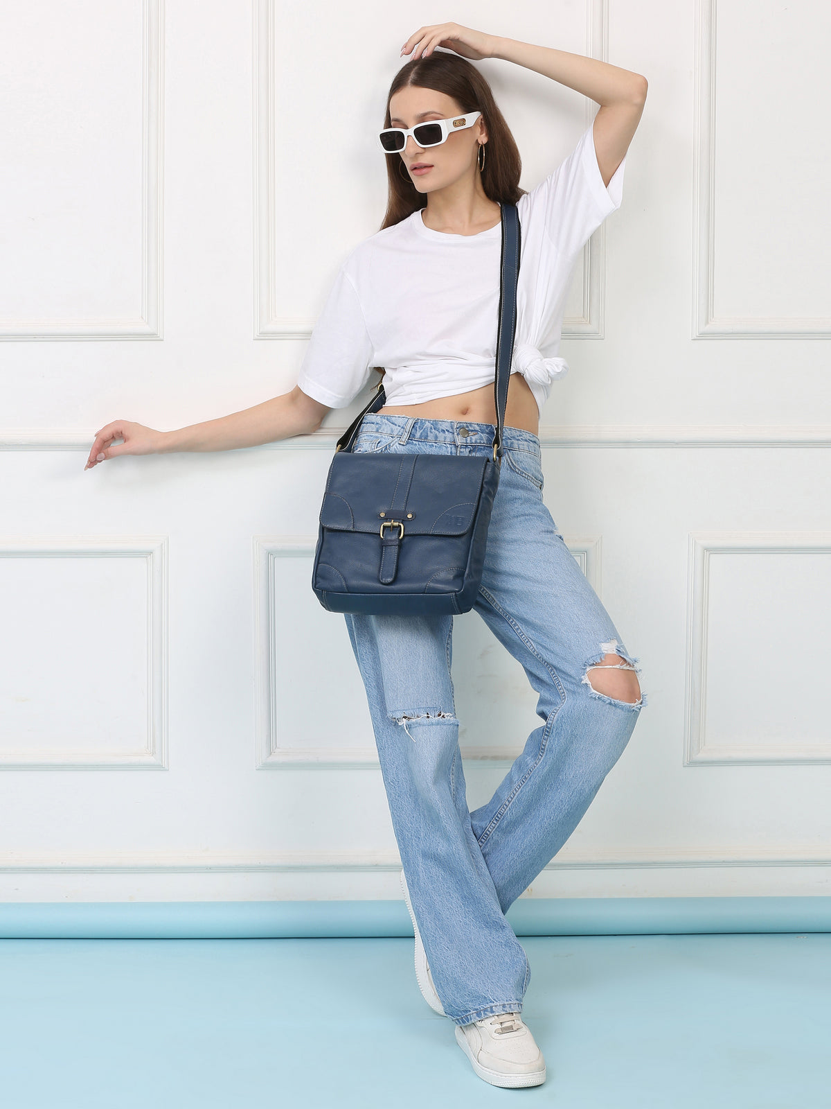 Blue Leather Sling Bag: Trendy Design, Practical Convenience, and Ultimate Style