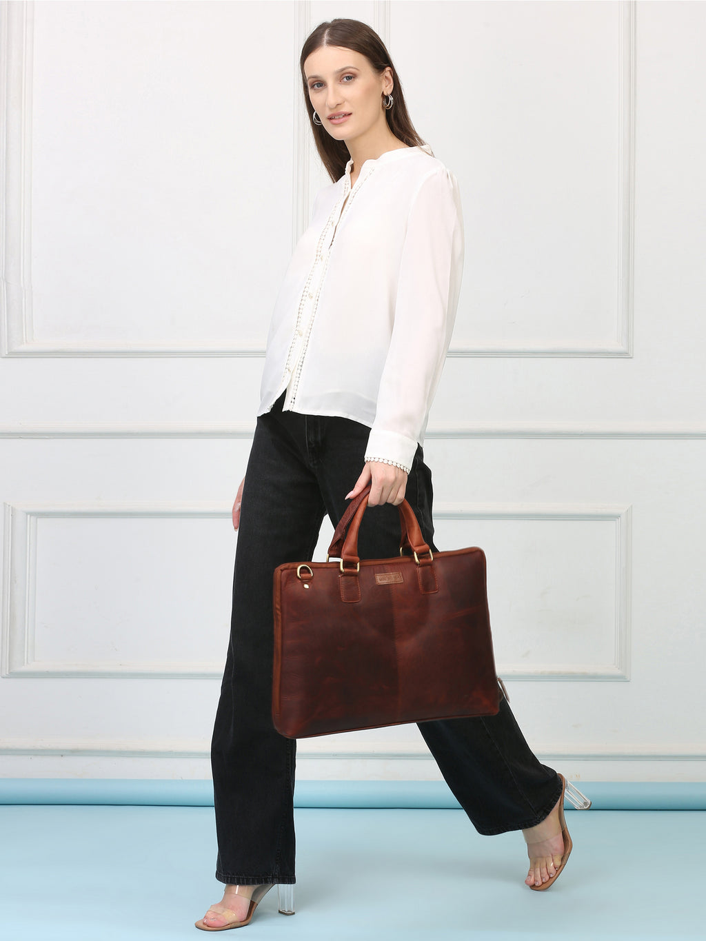 Brown Leather Crossbody Laptop Bag – Stylish, Hands-Free Professional Carry