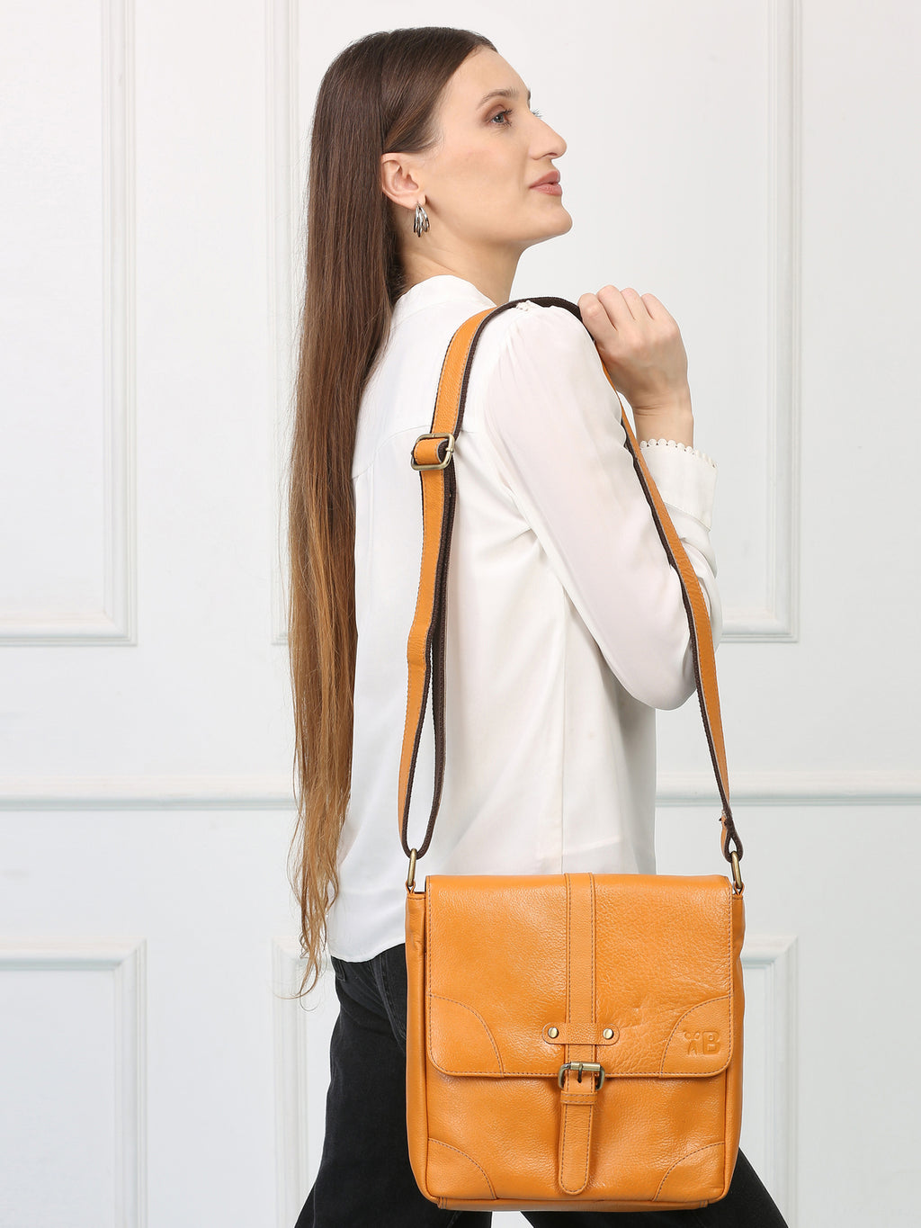 Yellow Leather Sling Bag: Trendy Design, Practical Convenience, and Ultimate Style