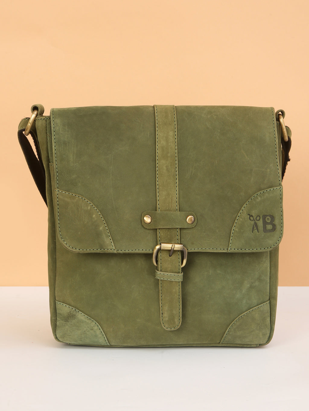 Green Leather Sling Bag: Trendy Design, Practical Convenience, and Ultimate Style