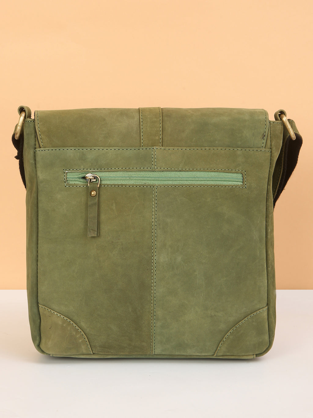 Green Leather Sling Bag: Trendy Design, Practical Convenience, and Ultimate Style