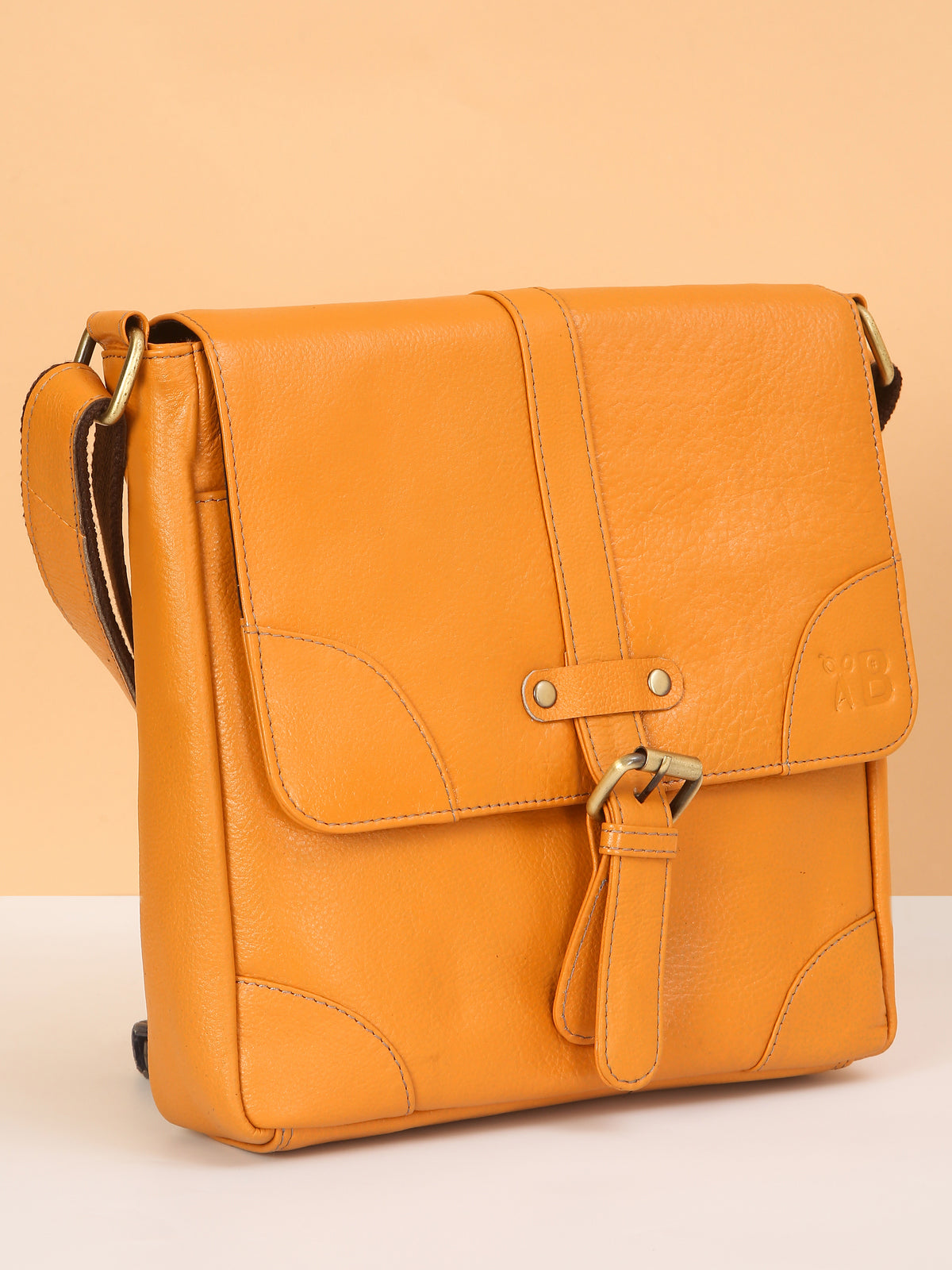 Yellow Leather Sling Bag: Trendy Design, Practical Convenience, and Ultimate Style
