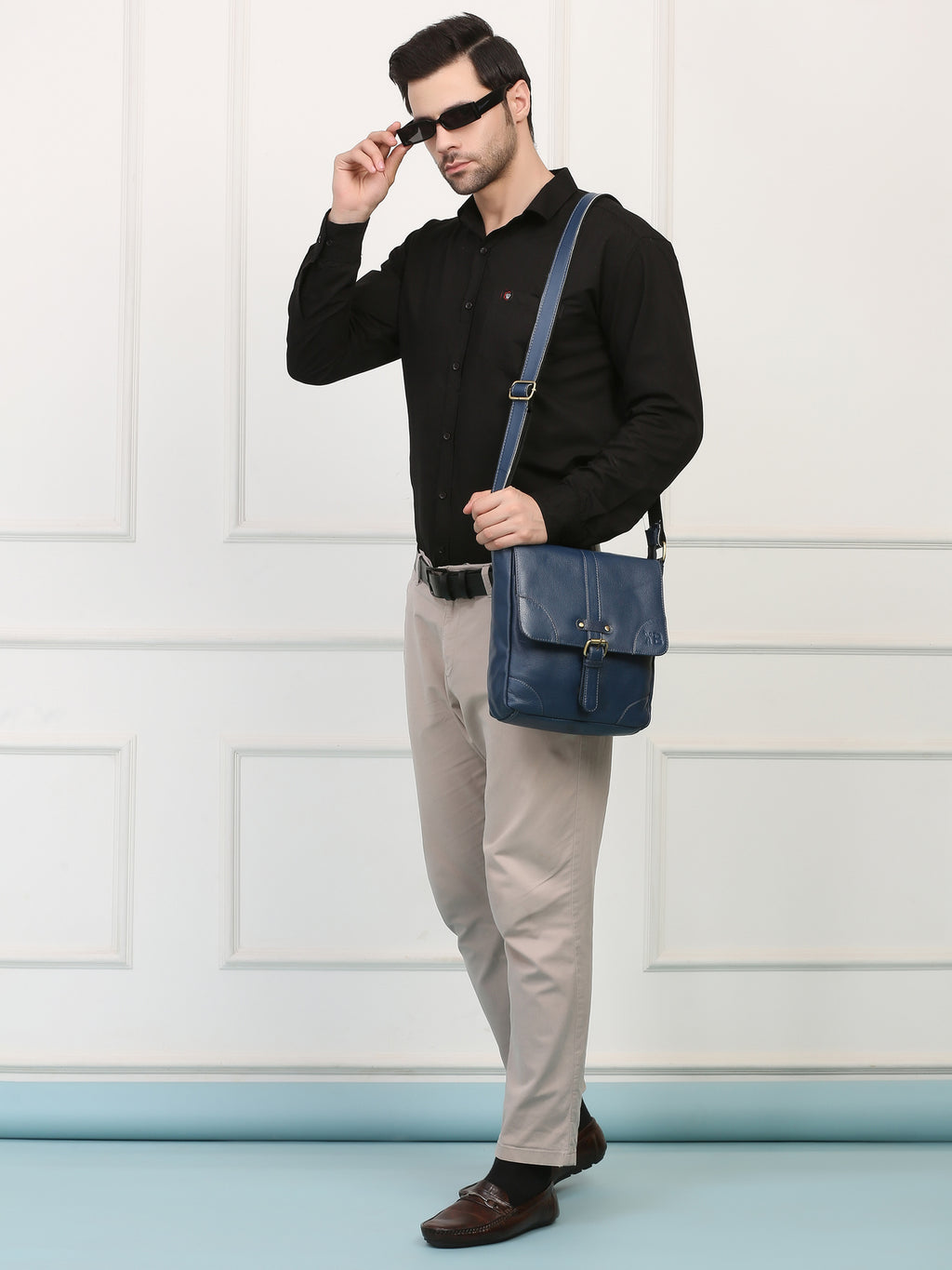 Blue Leather Sling Bag: Trendy Design, Practical Convenience, and Ultimate Style