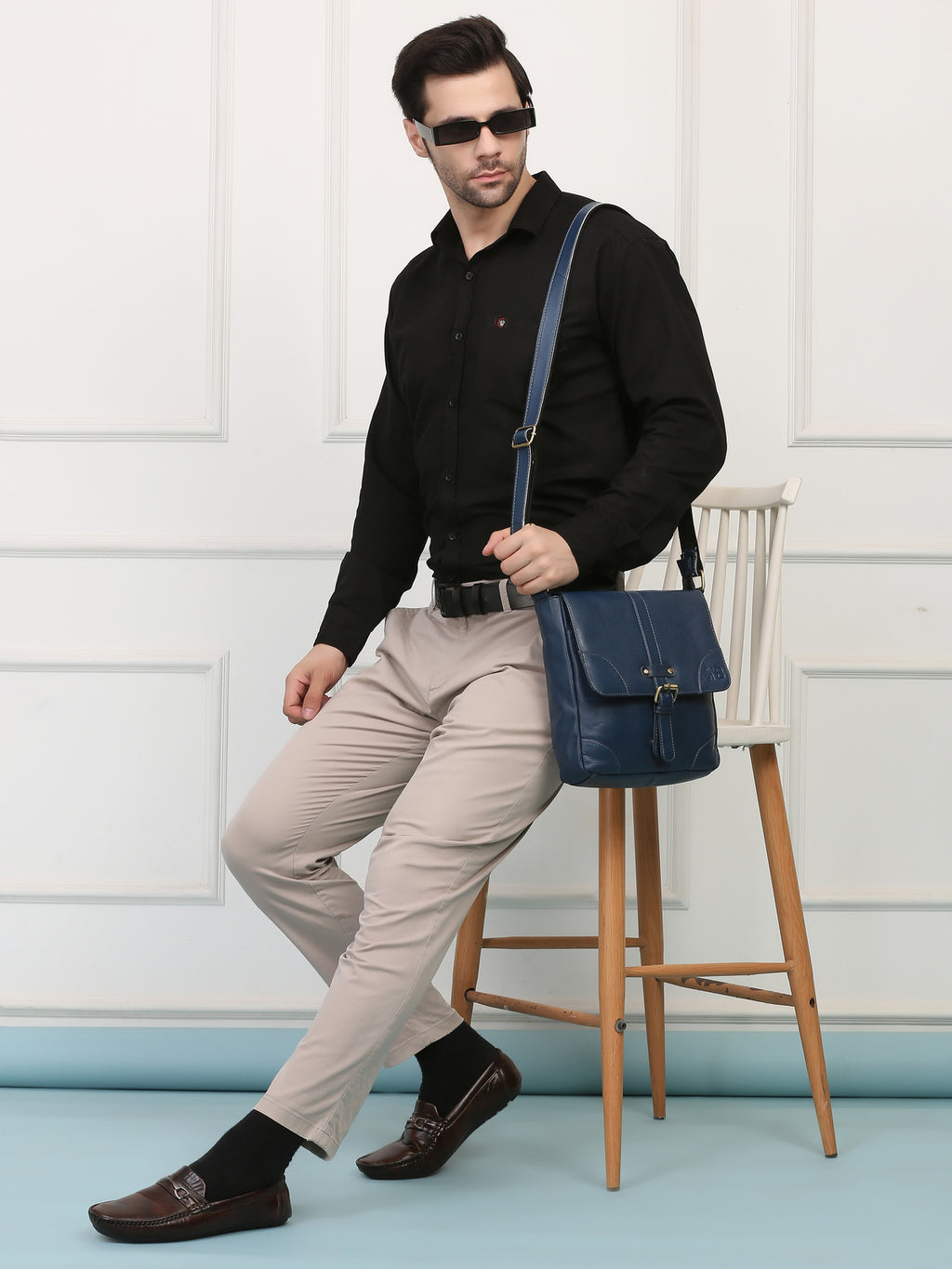 Blue Leather Sling Bag: Trendy Design, Practical Convenience, and Ultimate Style